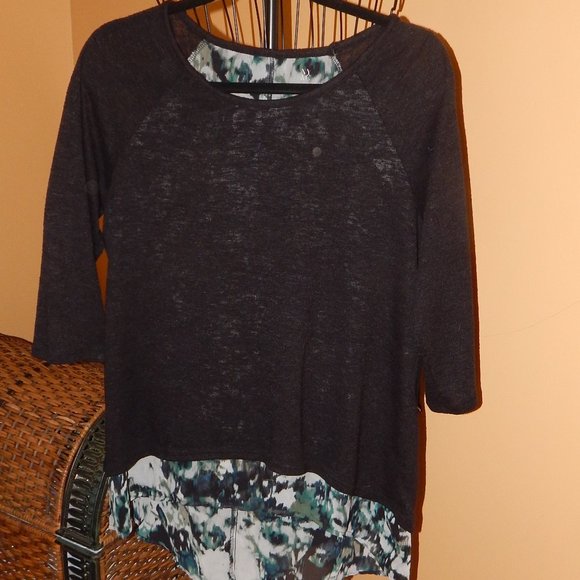Ladies NY&C New York & Company Layered look Sweater - Blouse  Size L  3/4 Sleeve - Picture 1 of 7